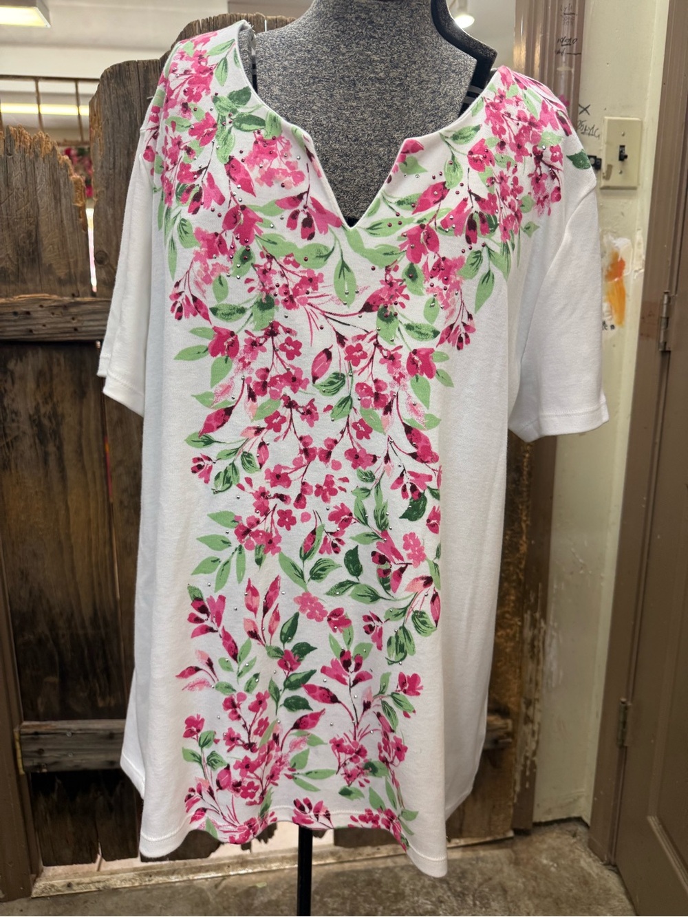 Source Unknown White Tunic with Pink Floral V-Panel and Green Leaves